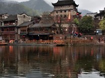 凤凰古城天气预报，一场与烟雨沱江的温柔邂逅