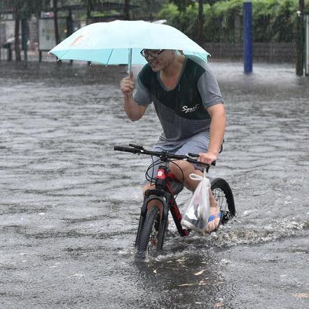 石家庄今日天气，阴云密布，秋意渐浓，午后或有小雨