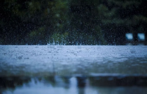 雨，悄然而至